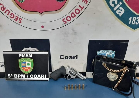 Mulher é presa com arma enquanto planejava assalto a loja no Amazonas