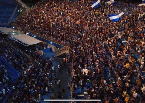 Caprichoso lota arquibancada em noite de passagem de som em Parintins