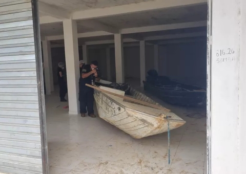 Lancha de Bruno e Dom passa por perícia em Atalaia do Norte