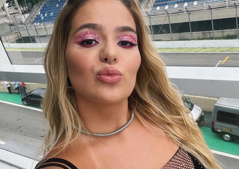 Viih Tube é atendida em cadeira de rodas ao passar mal em aeroporto; motivo surpreende