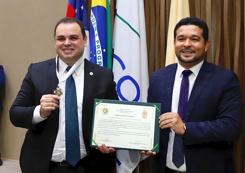 Roberto Cidade é homenageado com a Medalha de Ouro Cidade de Manaus