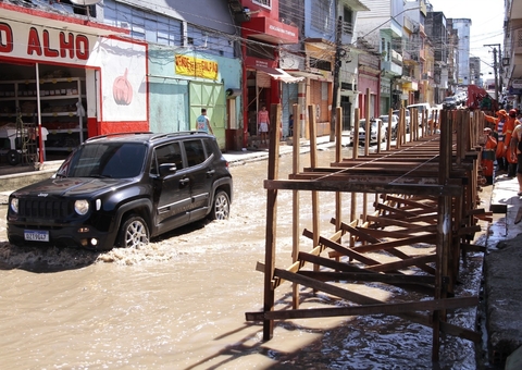 Defesa Civil monitora vazante do Rio Negro para remover pontes em Manaus
