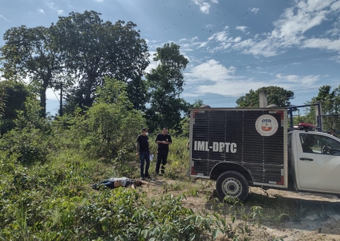 Homem achado em ramal foi degolado e esfaqueado 18 vezes em Manaus