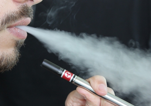 Saiba os perigos do cigarro eletrônico, proibido pela Anvisa