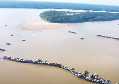 Dragas de garimpo ilegal voltam a se estabelecer no Rio Madeira no Amazonas