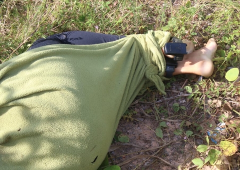 PC identifica mulher com tornozeleiras achada morta em ramal de Manaus