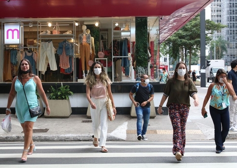 Brasil registra 64 mil novos casos e 344 óbitos por covid-19