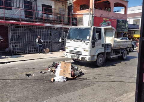 Acidente: Motociclista morre ao bater de frente com caçamba em Manaus