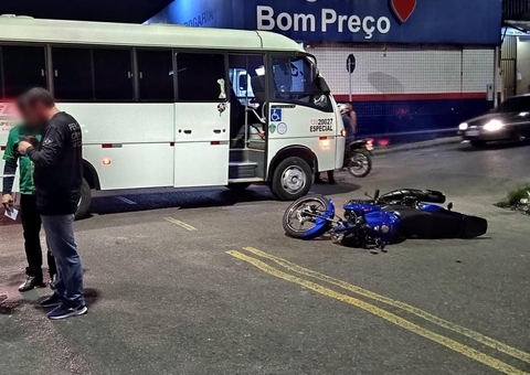 Casal em motocicleta fica ferido após acidente com rota em Manaus