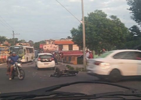 Motociclista fica ferido após acidente com carro em Manaus