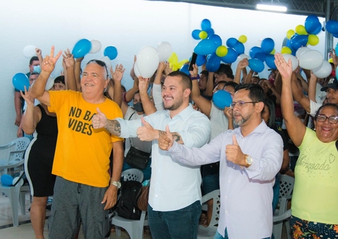 Adail Filho ouve moradores durante visita a vários bairros de Manaus: 'gratificante'