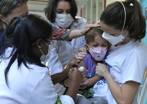 Brasil registra 56,4 mil novos casos e 346 óbitos por covid-19