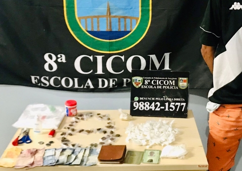 Dupla é presa após esconder drogas em casa de familiares, em Manaus