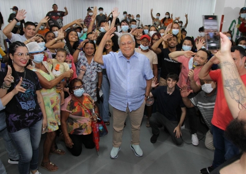 Amazonino Mendes debate com jovens alternativas para o mercado e novas oportunidades para a UEA