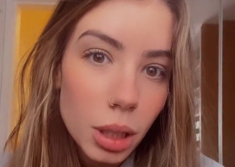 Ex de Whindersson, Maria Lina faz desabafo após pegar pulga: ‘cheia de coceira’