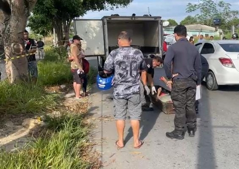 Acidente: Motociclista e passageiro morrem ao colidirem com árvore em Manaus