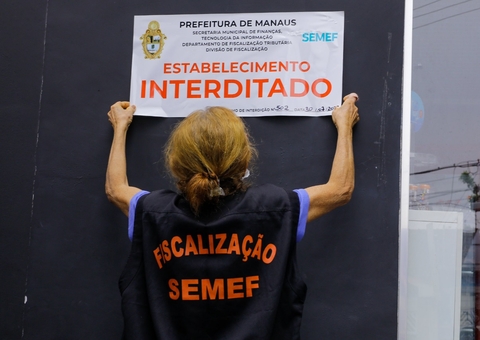 Lava Jato é interditado por jogar água suja na calçada em Manaus