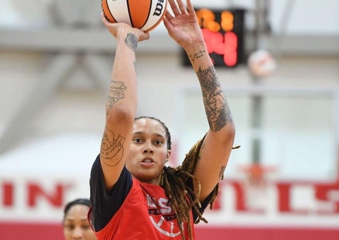 Estrela do basquete nos EUA, Brittney Griner é condenada a 9 anos de prisão na Rússia
