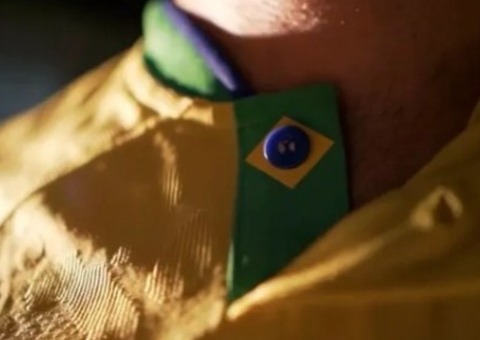 CBF apresenta novas camisas da seleção brasileira para a Copa do Mundo