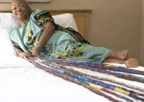 Americana bate o recorde de unhas mais longas do mundo; não corta há 25 anos