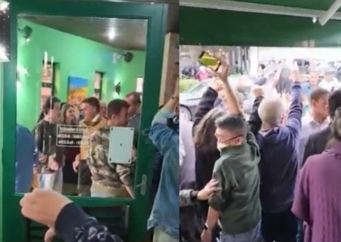 Vídeos: Bolsonaro é vaiado e xingado em churrascaria: ‘fora, vagabundo’