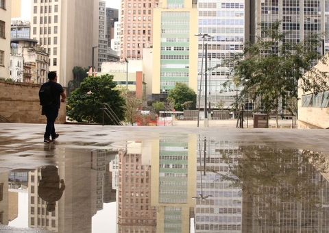 Brasil registra 365 mortes e 30,2 mil casos de covid-19 em 24 horas