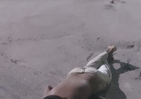 Moradores ouvem tiros e encontram corpo de homem no meio da rua em Manaus