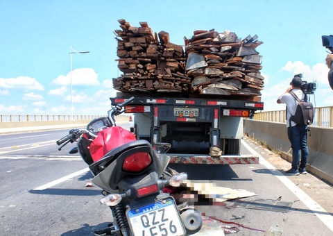 Homem morre em acidente na Ponte Rio Negro enquanto ia almoçar com namorada