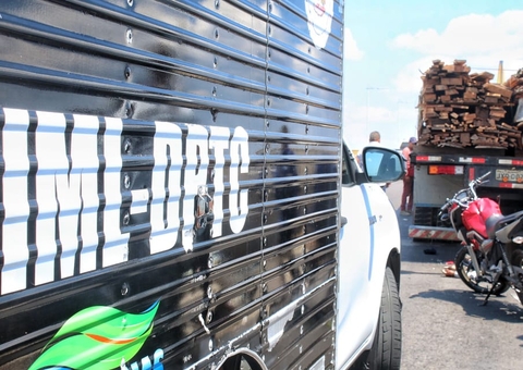 Homem morto em acidente na Ponte Rio Negro usava capacete no braço na hora da colisão