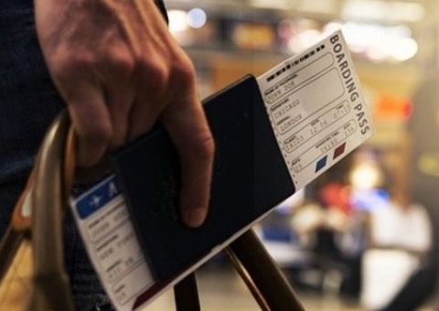 Jovem acorda e descobre que gastou R$ 9 mil com pacote de viagem durante alucinação