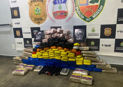 Traficantes têm prejuízo de R$ 3 milhões após polícia encontrar drogas em barco de Manaus