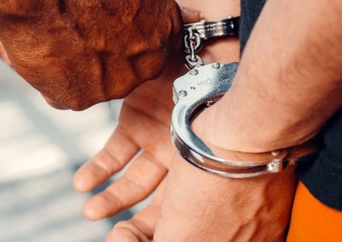 Traficante é preso suspeito de fornecer armas e drogas a facção em Manaus