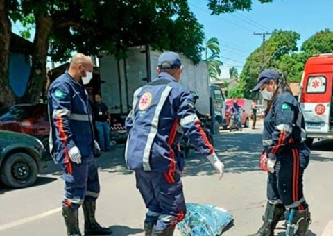 Mulher morre esmagada após motorista abrir porta de carro bruscamente