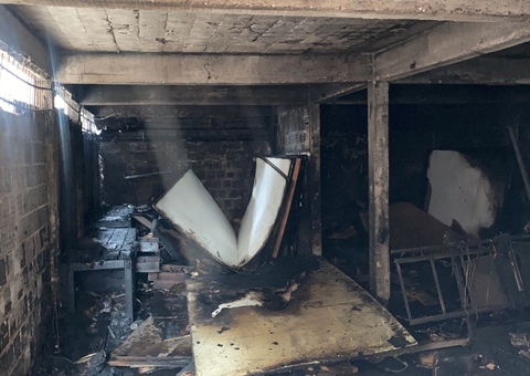 Pistola de cola quente provoca incêndio e destrói marcenaria em Manaus