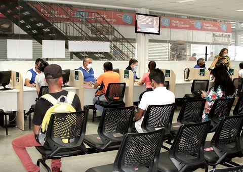 Balcão de empregos do Sine seleciona candidatos para 272 vagas em Manaus