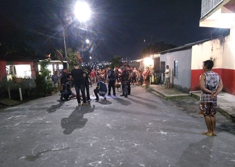 Adolescente morre em tiroteio enquanto deixava a namorada em casa em Manaus