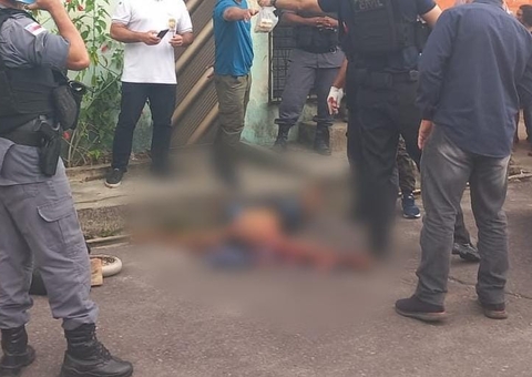 Homem é morto durante tiroteio entre criminosos em carros em Manaus 