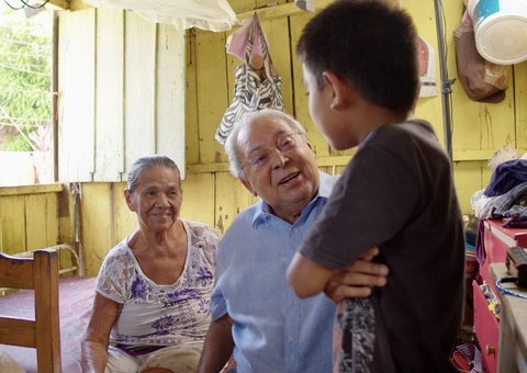 Amazonino inicia campanha e anuncia o maior programa de combate à fome da história