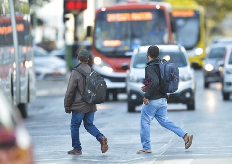 Brasil teve 23.040 casos e 206 mortes por covid-19 em 24 horas