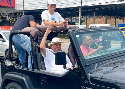 Amazonino inova e lança ‘jipe elétrico’ para visitar bairros e fazer minicomícios 