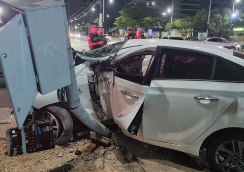 Trio troca tiros com a PM e acaba preso ao sofrer acidente em Manaus