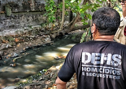 Corpo nu e amarrado é encontrado em igarapé de Manaus 