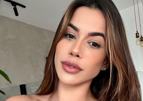 Ex-BBB Larissa Tomásia dá investida em ex de Anitta em show e é ignorada 