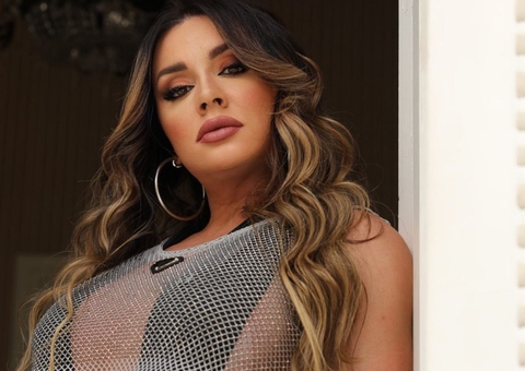 Nua, Juju Salimeni ganha apalpada do namorado na cama