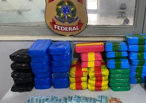 Mais de 50kg de drogas são apreendidos em barco no Amazonas