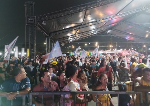 Comício de Lula reúne multidão em Manaus; vídeos