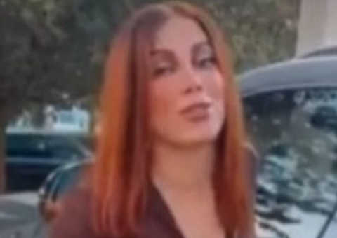 Anitta usa blusa transparente e mostra demais