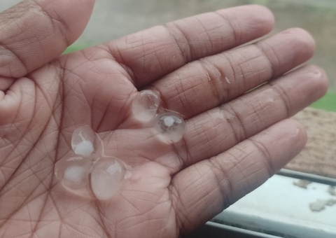 Morador mostra intensidade da chuva de granizo em Manacapuru; vídeo