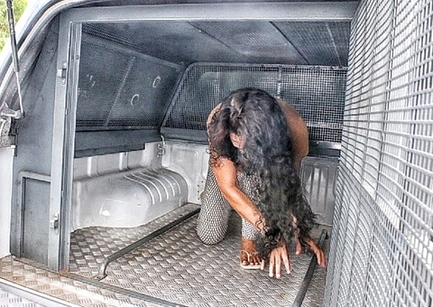 Tia é presa em Manaus por torturar sobrinho de 8 anos por errar tarefa de matemática