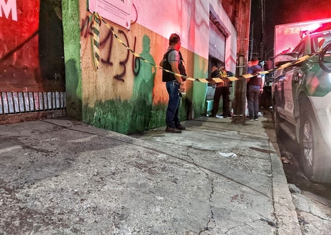 Homem é morto a tiros por dupla em moto em Manaus